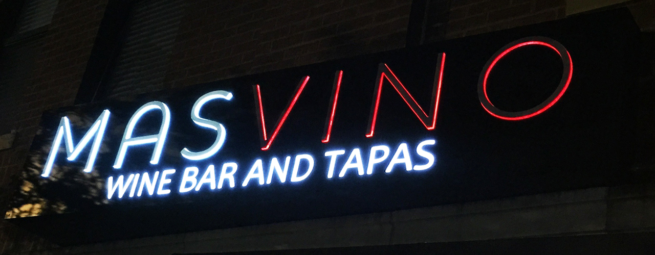 Mas Vino Push Through Cabinet Sign